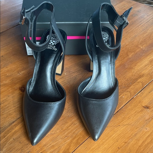 Chic Black Heels - Picture 3 of 7